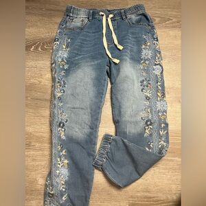 DRIFTWOOD Blue Jeans with Floral Embroidery